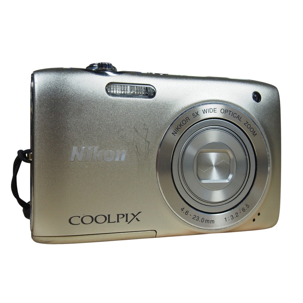 Nikon‎ Coolpix S3100 14.0MP Digital Camera Bundle Silver w/Charger + Battery EUC